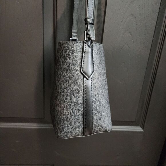 Michael Kors Kimberly Bucket Crossbody Bag - Picture 8 of 16